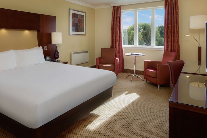 Room 33 of 204