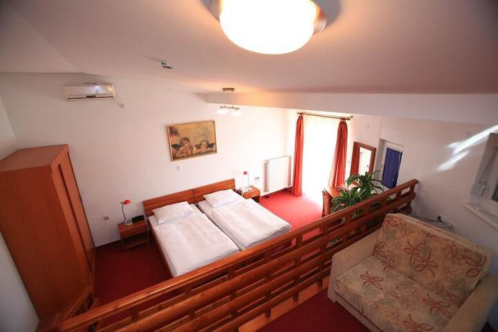 Room 4 of 14