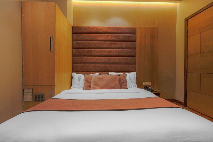 Room 18 of 77