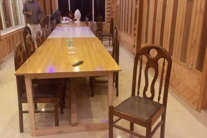 Dining 7 of 14