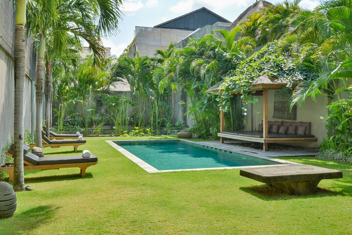 Pool Hotel