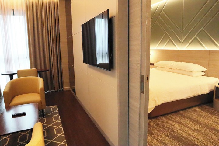 Room 16 of 33