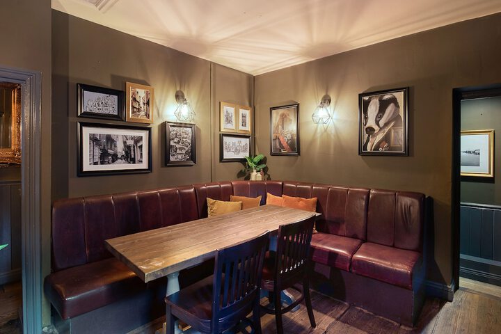 Lounge 27 of 34