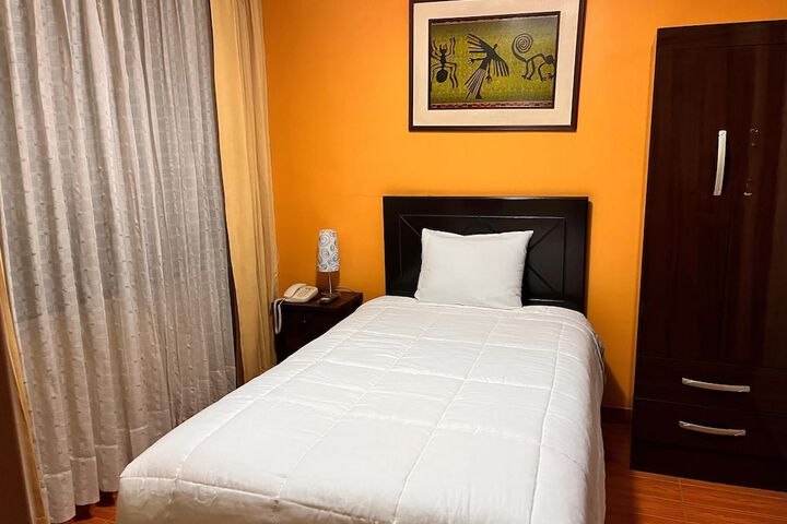Room 5 of 8