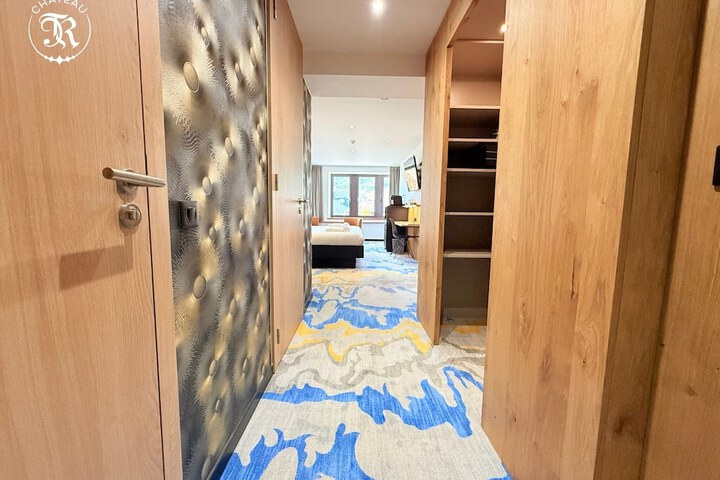Room 60 of 217