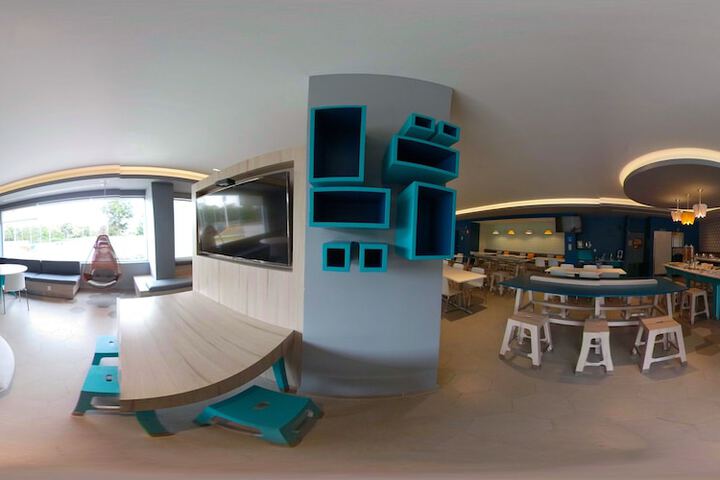 Lounge 37 of 63