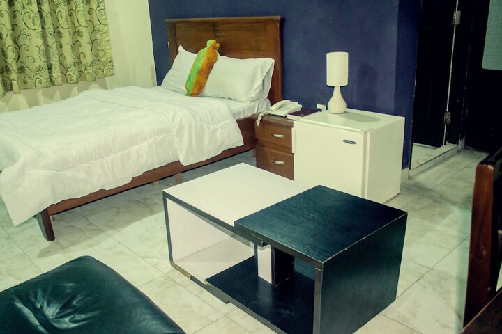 Room 3 of 7