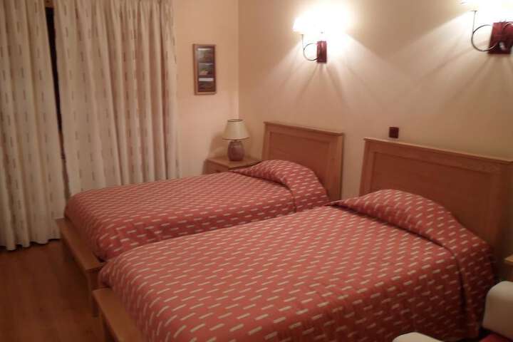 Room 6 of 12