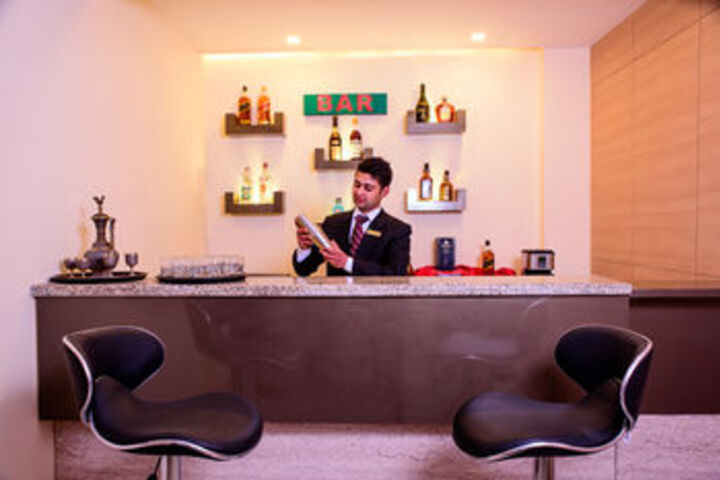 Lounge 9 of 19