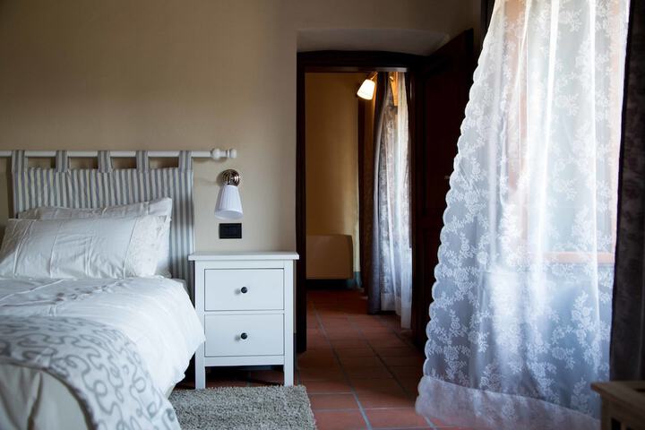 Room 5 of 32
