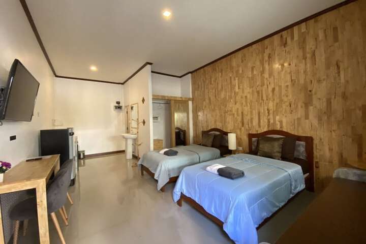 Room 3 of 80