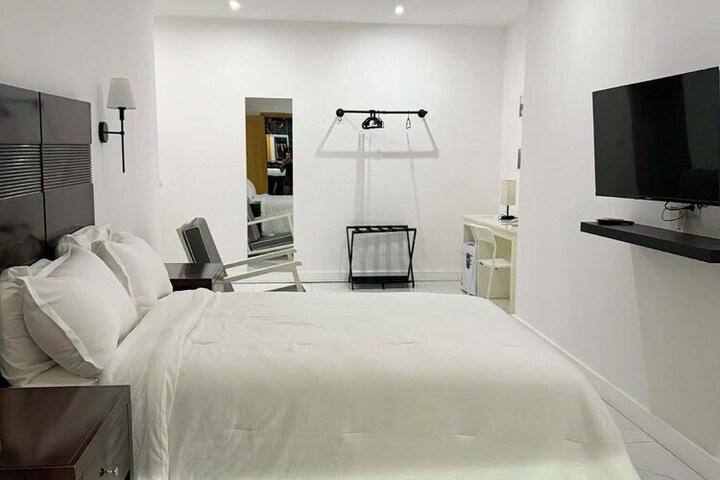 Room 17 of 48