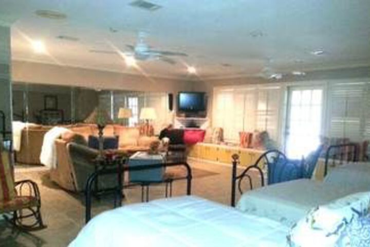 Room 12 of 19