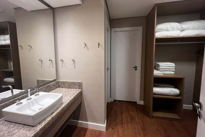 Room 14 of 28