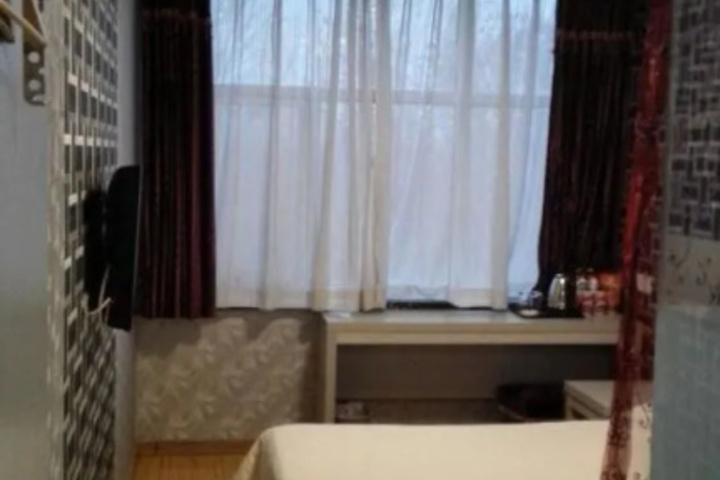 Room 27 of 32