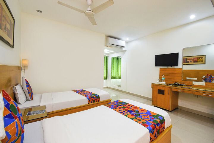 Room 17 of 34