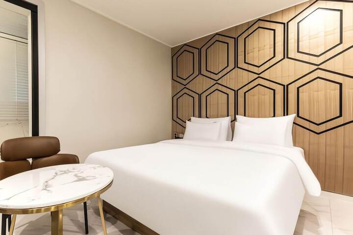 Room 3 of 10