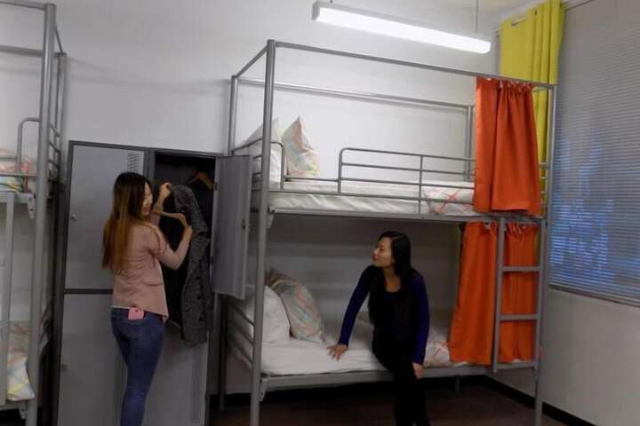 Room 10 of 32