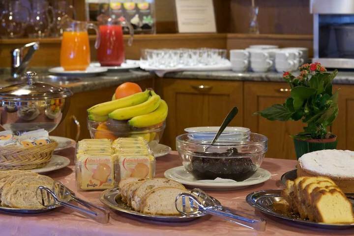 Breakfast/Coffee Service 28 of 33