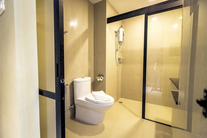Room 32 of 46
