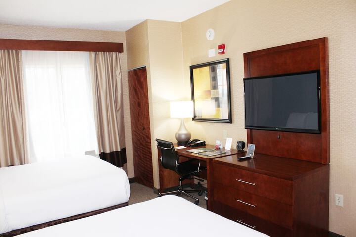 2 Queen Beds (19 of 20)