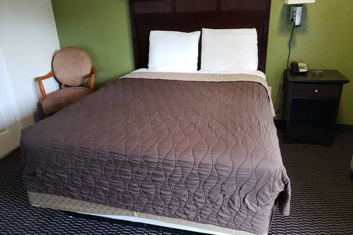 Room 9 of 15