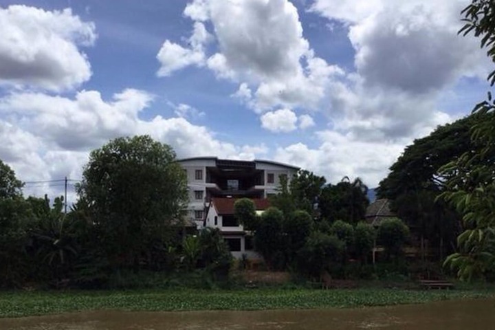Hotel Exterior 15 of 17