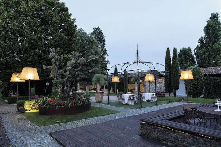 Hotel Exterior 43 of 49