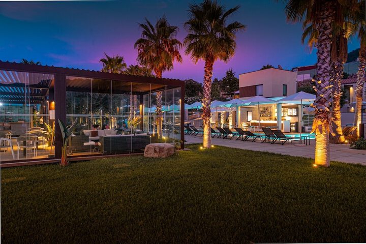 Hotel Exterior 155 of 157