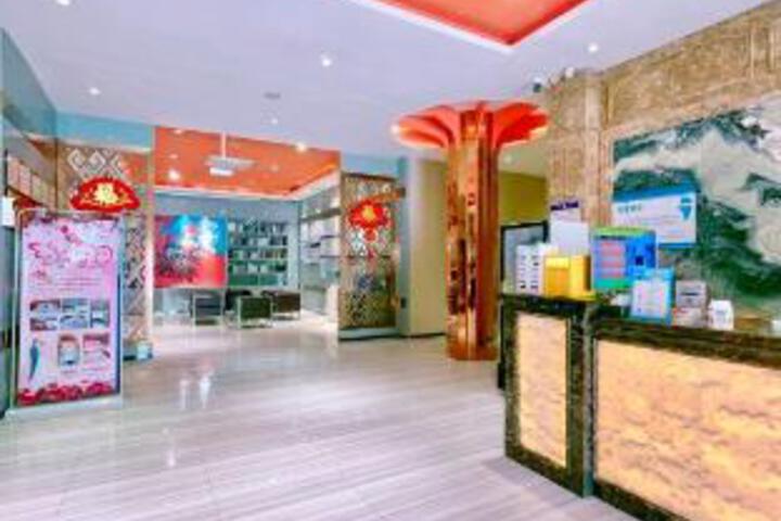 Fengyu Fashion Hotel (Gongyi Railway Station Xingyue Times Square Branch)