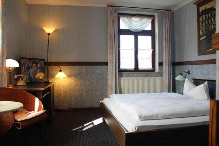 Room 2 of 90