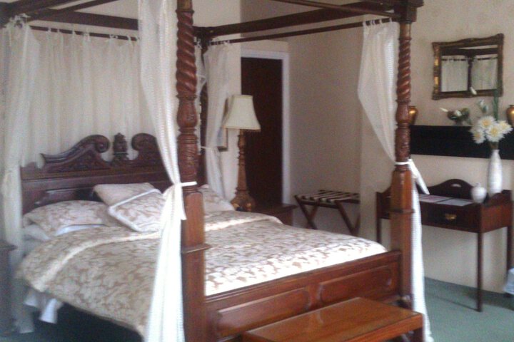 Room 8 of 28