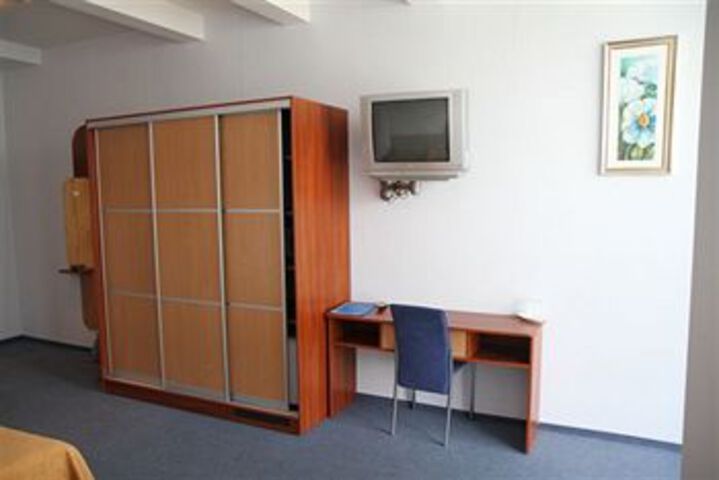 Room 18 of 25