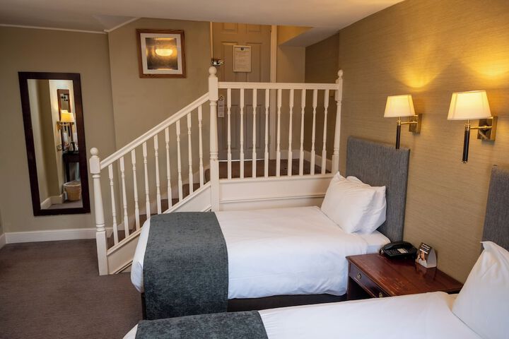 Room 9 of 48