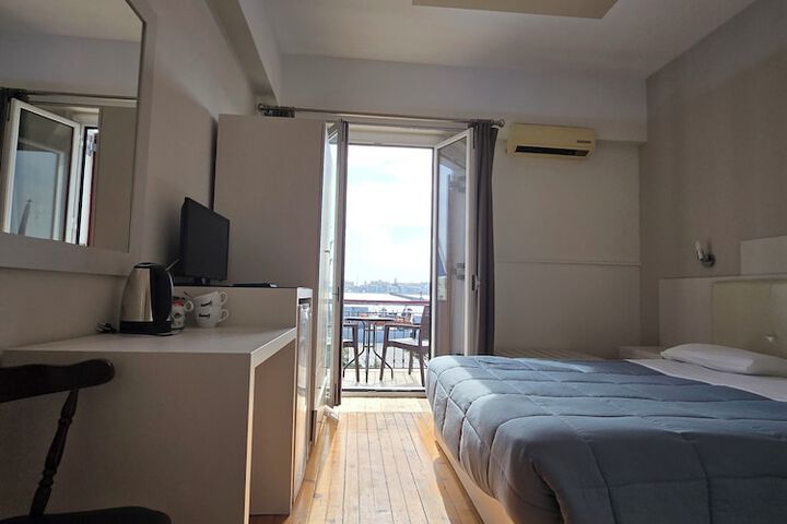 Room 16 of 36