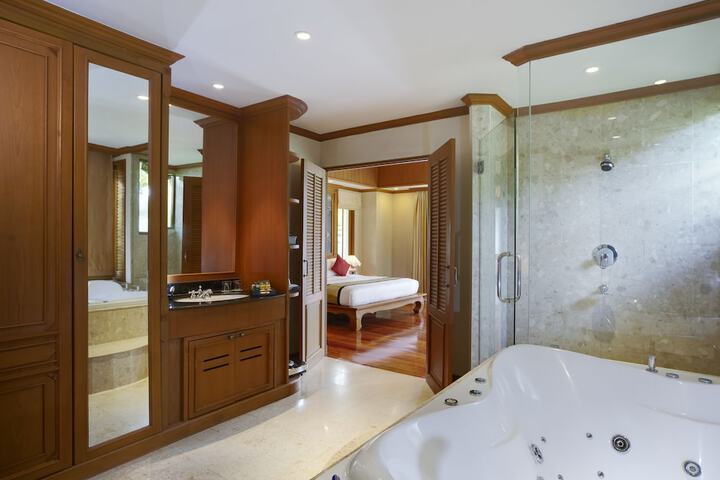 Hot Tub 20 of 45