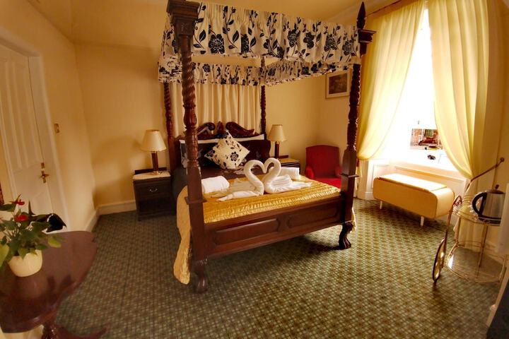 Room 20 of 33