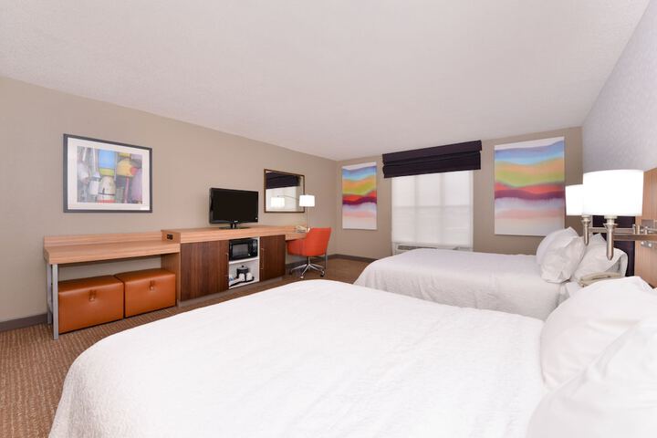2 Queen Beds (1 of 11)