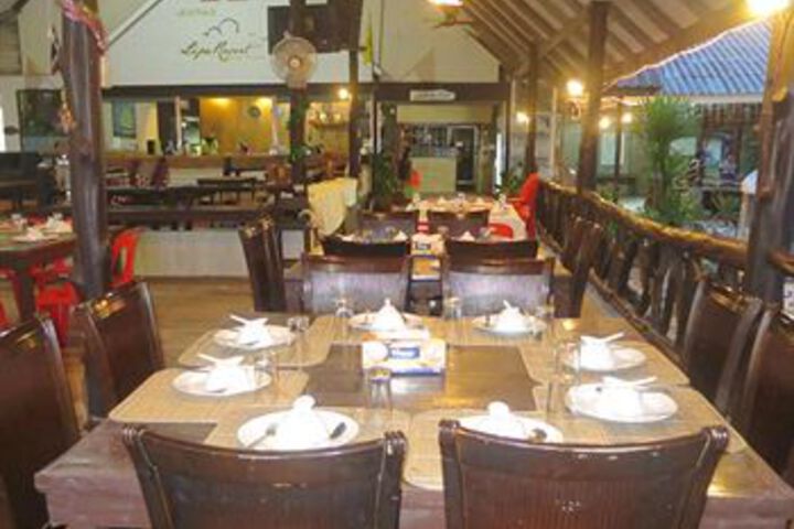 Dining 42 of 46