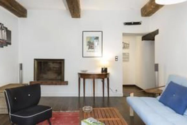 Room 10 of 12