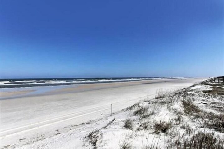 Beach 28 of 35