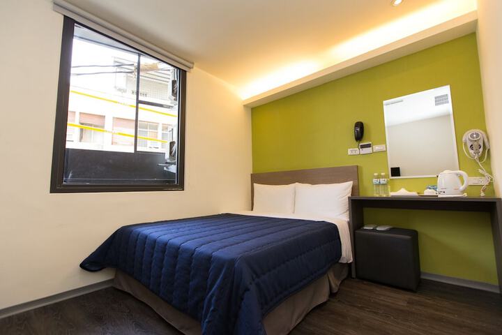 Room 5 of 40