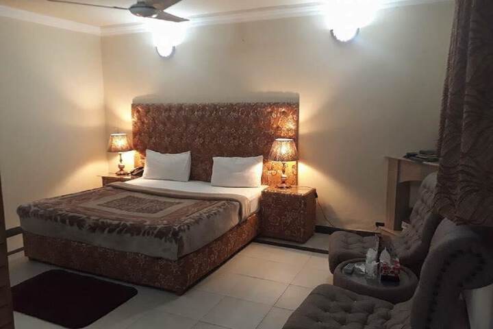 Room 3 of 7