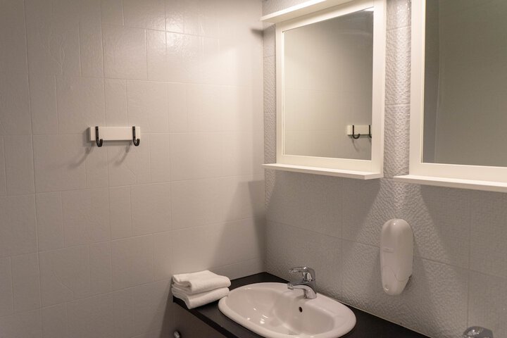 Room 9 of 29