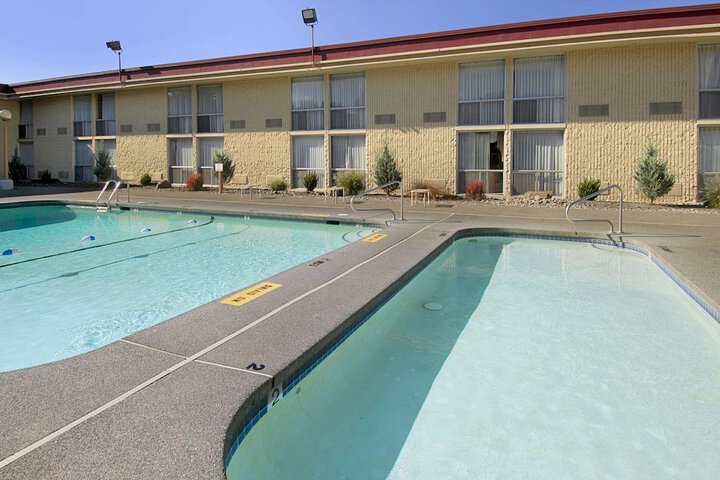 Pool 15 of 25