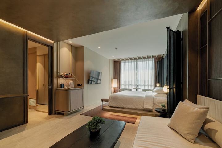 Room 12 of 111