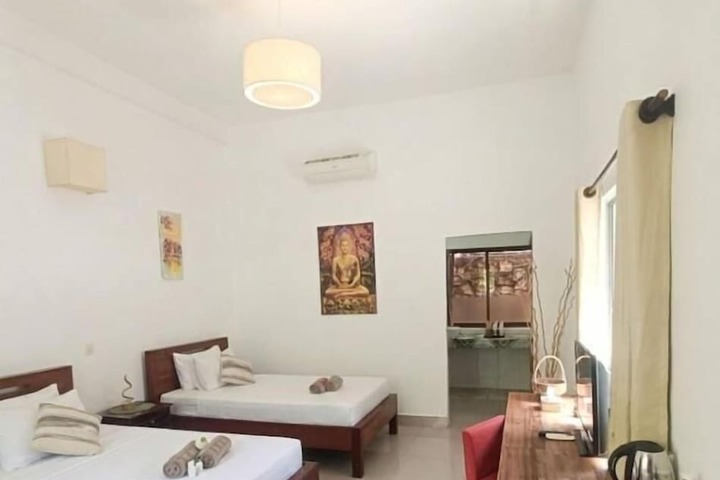 Room 4 of 36