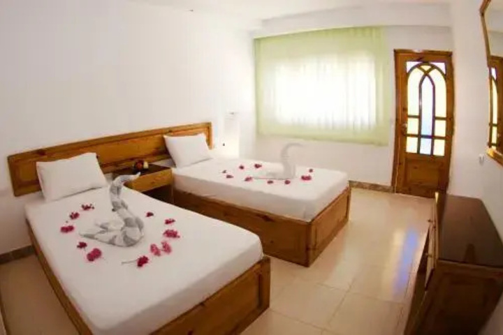 Room 6 of 17