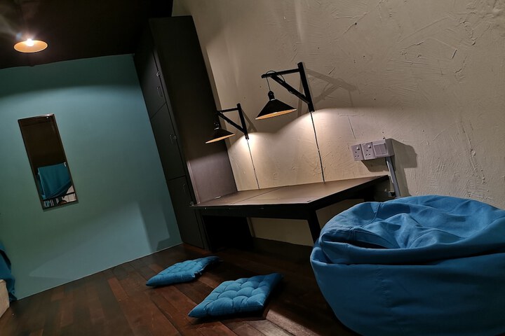 Room 25 of 49