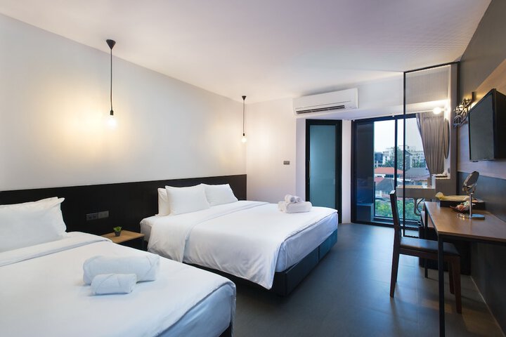 Room 9 of 77